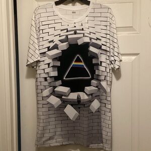 Men's White Short Sleeve Tee with Prism Graphic XL.  (B4)